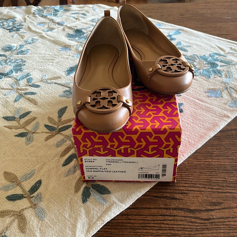 Tory Burch leather ballerina flats. Like new, worn twice.